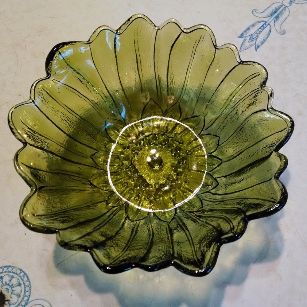 Indiana Glass Lily Pons Sunflower Bowl Green 7"